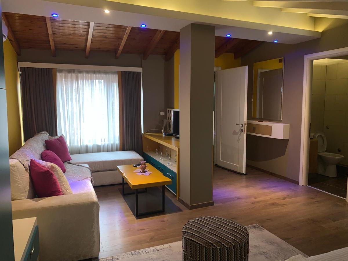 Guest House People Korce Exterior foto